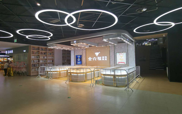 珠寶店內展示柜臺布置的整體+合理+實用