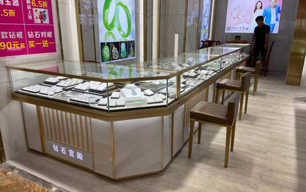 專業個性化定制珠寶展柜的發展